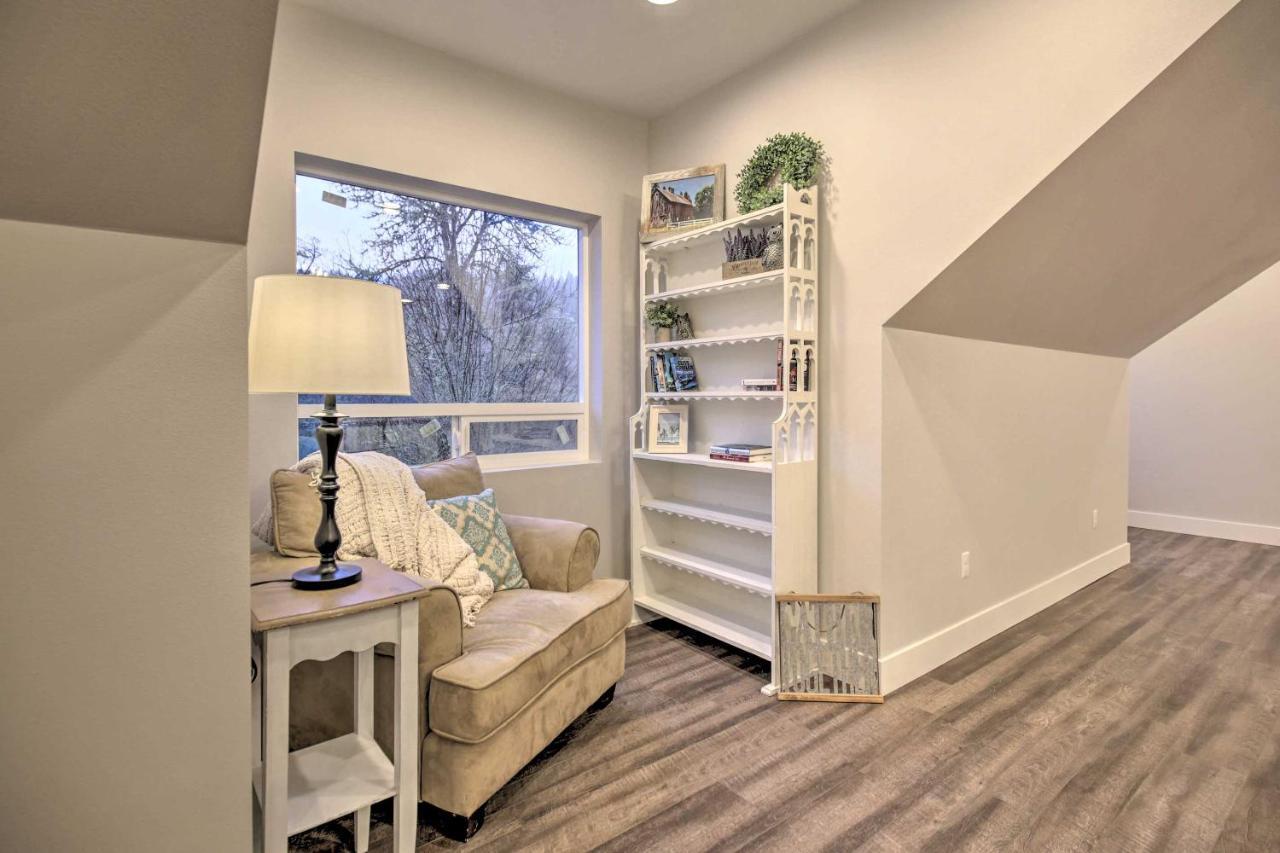 Chic Farmhouse With Creek In Heart Of Wine Country! マクミンヴィル エクステリア 写真